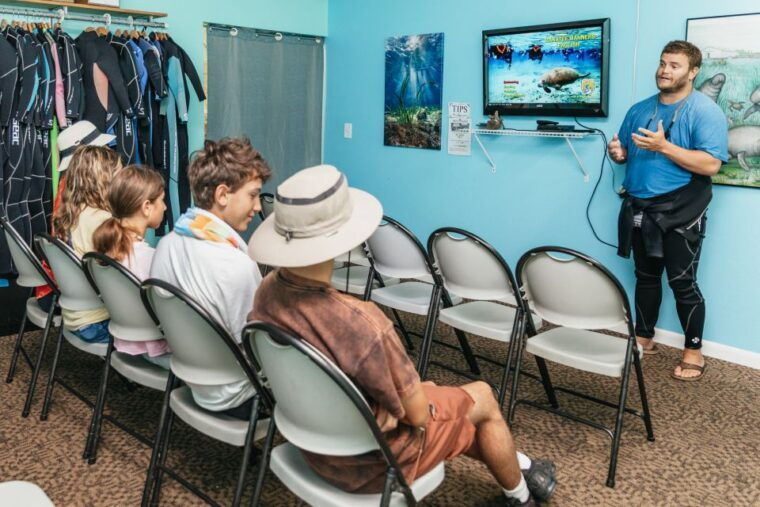 crystal-river-manatee-snorkel-tour-w-in-water-photographer