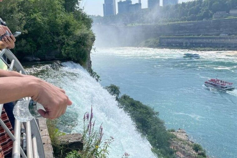 exclusive-early-access-maid-of-the-mist-cave-of-winds