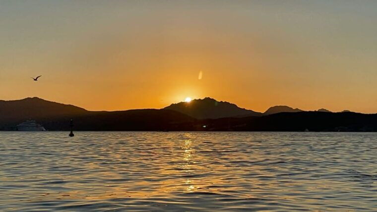 golfo-aranci-sunset-dolphin-kayak-tour-with-aperitif