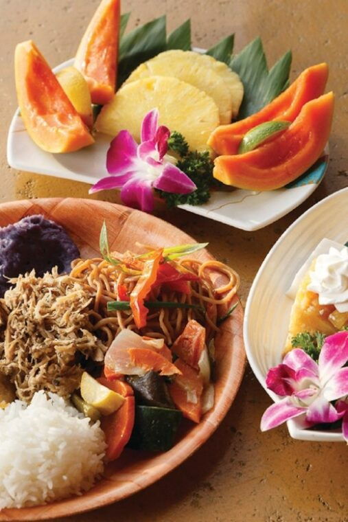kauai-buffet-dinner-with-open-bar-and-luau-kalamaku-show
