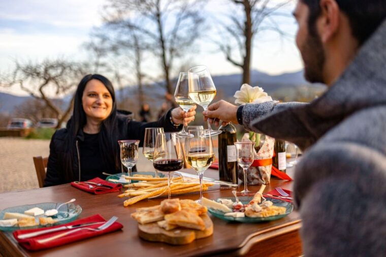 langhe-sunset-truffle-hunting-with-tasting-and-wine