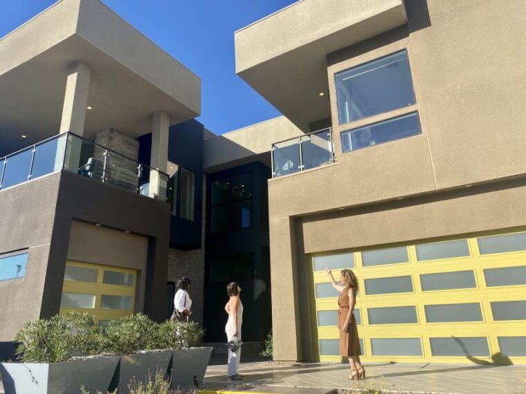 las-vegas-luxury-home-tour-with-snacks-and-drinks