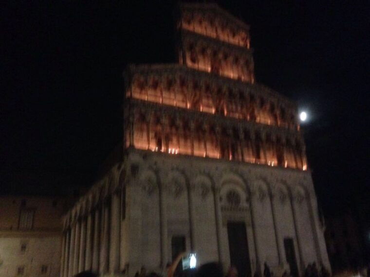 lucca-guided-city-by-night-walking-tour