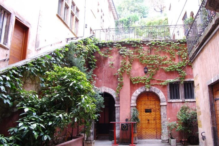 lyon-old-town-highlights-and-history-private-walking-tour
