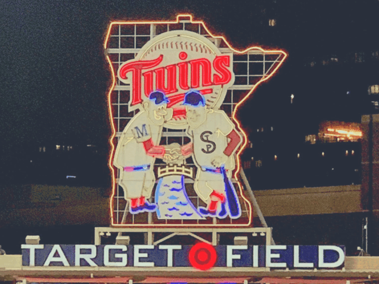 minnesota-twins-baseball-game-at-target-field