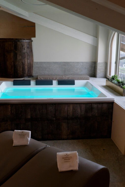 monforte-dalba-jacuzzi-ritual-with-wine-tasting