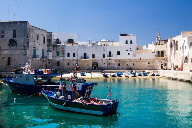 monopoli-private-sightseeing-speedboat-tour-with-champagne