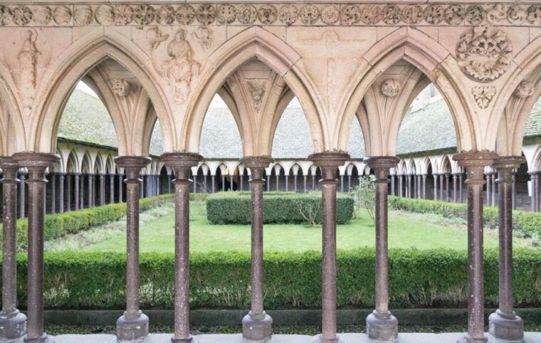mont-st-michel-small-group-guided-tour-with-abbey-ticket
