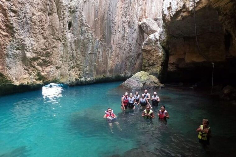 moraig-kayak-excursion-to-moraig-cave-peces-testos