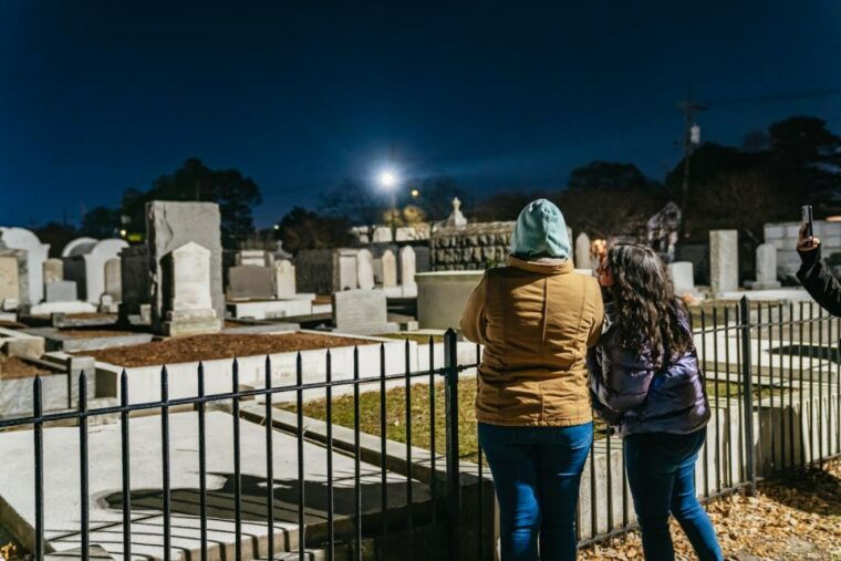 new-orleans-cemetery-bus-tour-at-dark-with-exclusive-access