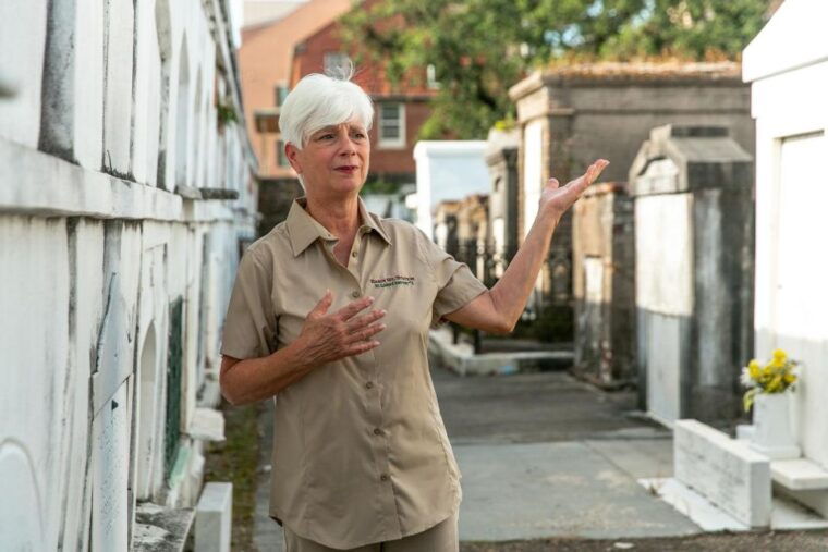 new-orleans-walking-tour-inside-st-louis-cemetery-no-1