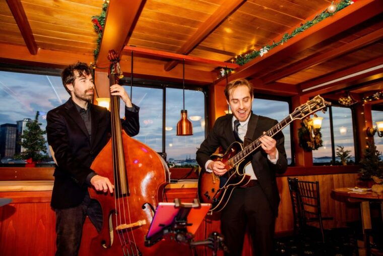 new-york-city-holiday-jazz-classic-motor-yacht-cruise