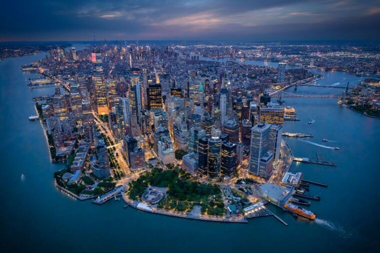 new-york-private-scenic-helicopter-charter-with-champagne
