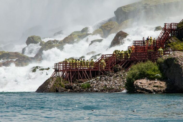 niagara-falls-usa-day-and-night-tour-with-light-show