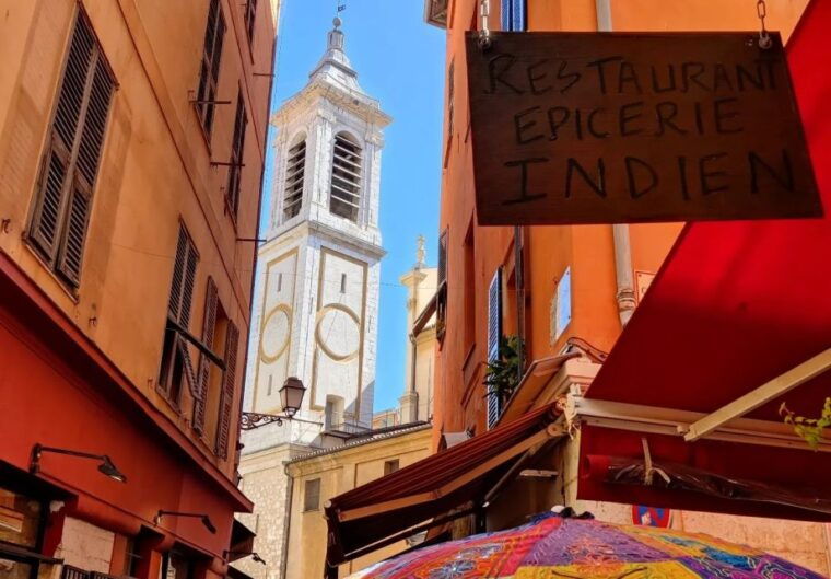nice-sightseeing-walking-tour-with-certified-tour-guide