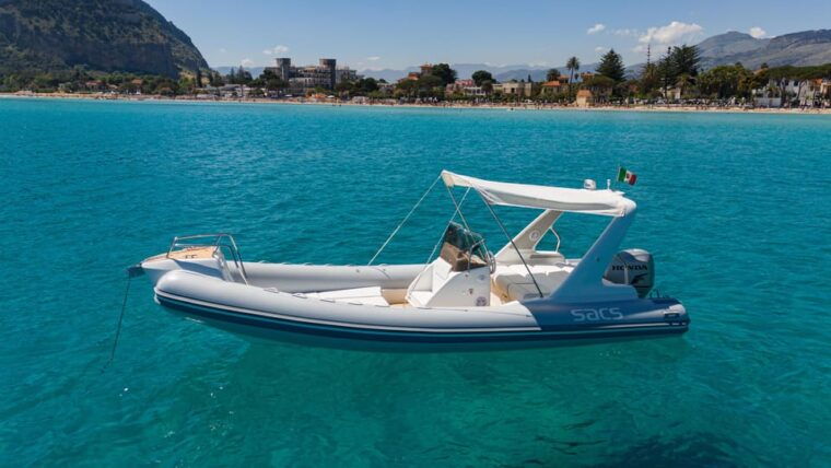 palermo-boat-tour-to-mondello-isola-delle-femmine-drink