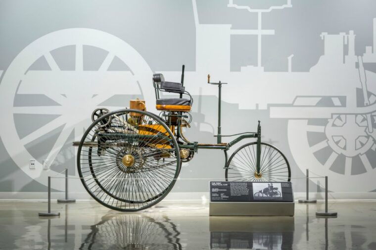 petersen-automotive-museum-private-highlights-tour