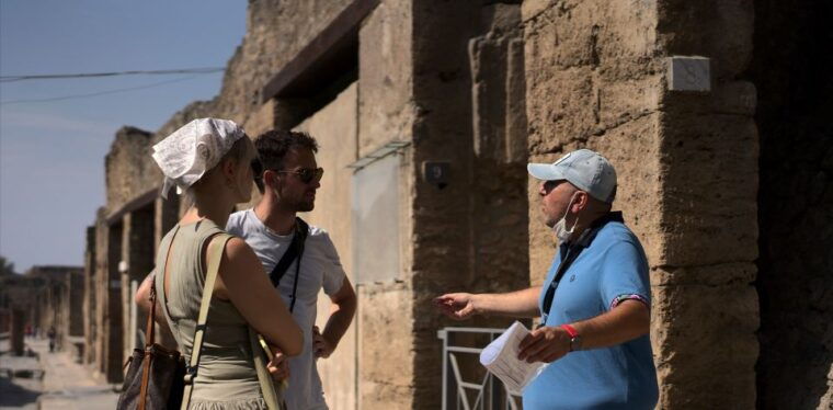 pompeii-archaeological-site-entry-and-guided-tour