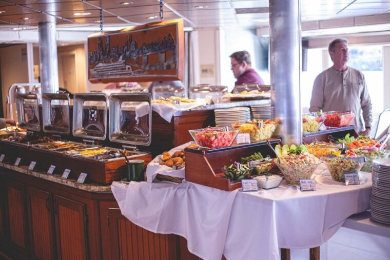 portland-champagne-brunch-cruise-on-willamette-river