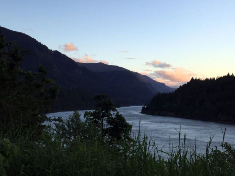 portland-mount-hood-wine-and-waterfalls-full-day-tour