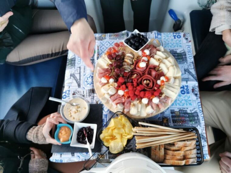 porto-private-sailboat-trip-with-wine-tasting-charcuterie