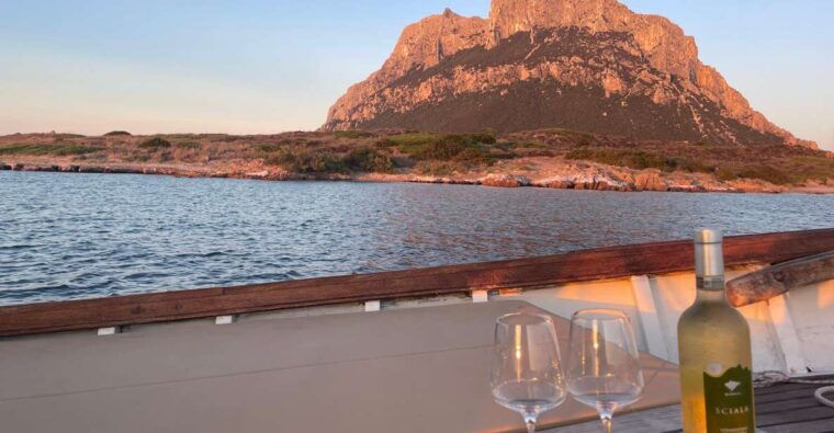 porto-san-paolo-vintage-cruise-sunset-aperitif-to-tavolara