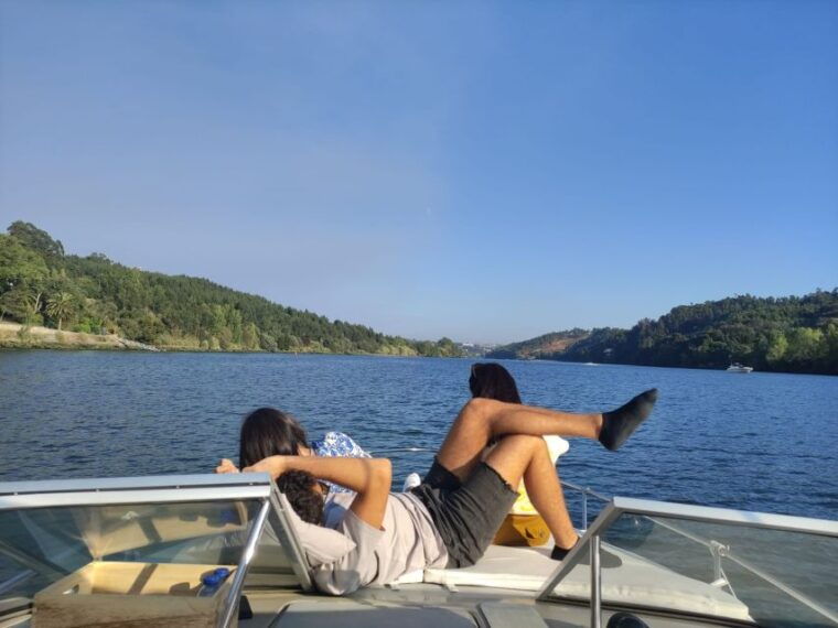 private-boat-tour-6-bridges-1h30-group-price-up-to-6px