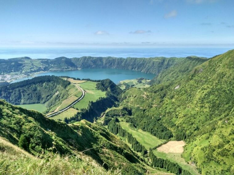 private-van-tour-sete-cidades-lagoa-do-fogo-volcanic-lakes