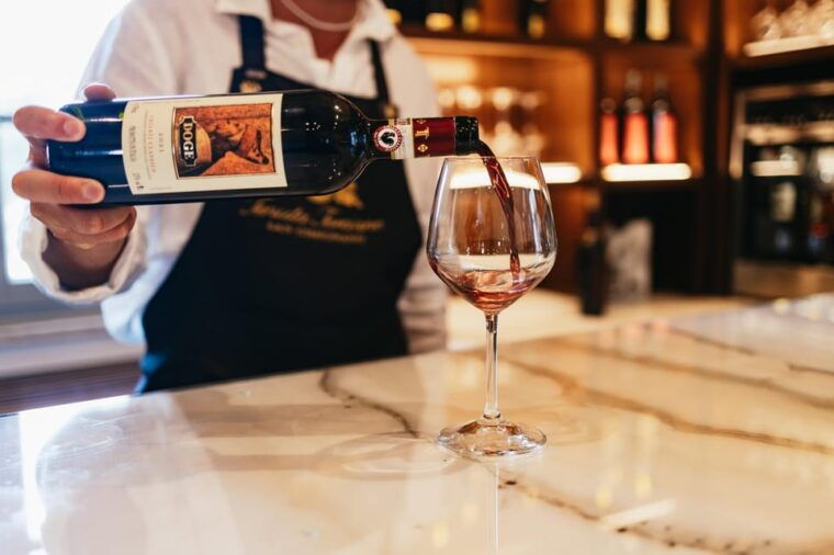 san-gimignano-tuscan-vineyard-lunch-with-wine-tasting