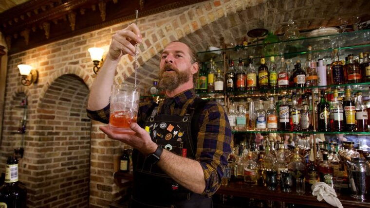 savannah-cocktail-class-at-american-prohibition-museum