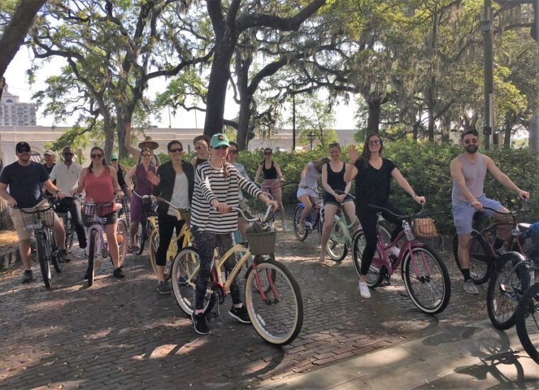 savannah-historical-bike-tour-with-tour-guide