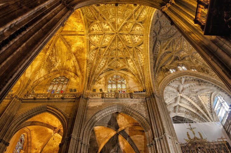 seville-cathedral-alcazar-guided-tour-with-river-cruise