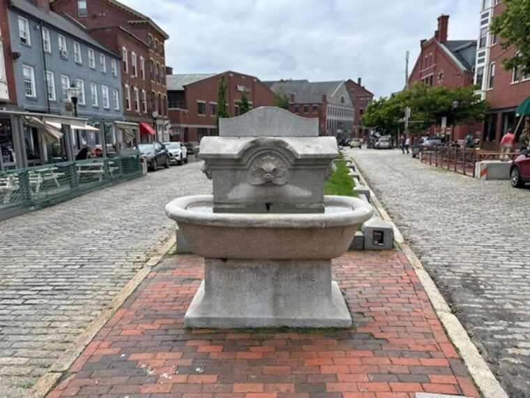 smartphone-old-port-portland-me-audio-walking-tour-app-gps