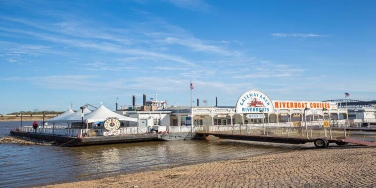 st-louis-arch-and-river-cruise-small-group-walking-tour-3