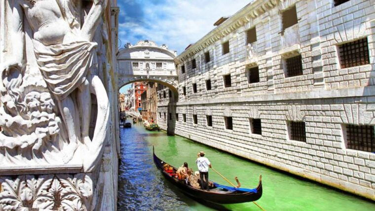 stroll-the-halls-of-doges-palace-on-a-guided-tour-in-venice