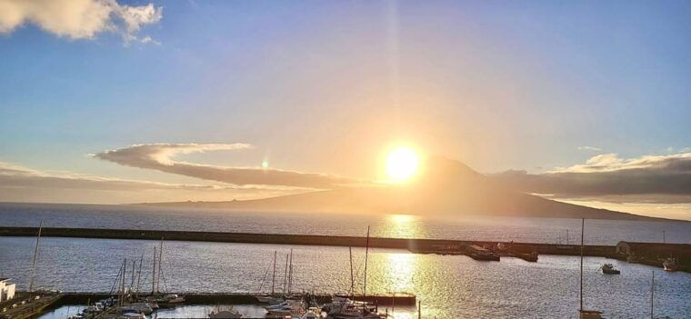 sunset-yacht-tour-with-food-and-wine-tasting