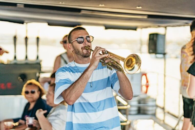 valencia-sunset-or-daytime-catamaran-cruise-with-drink