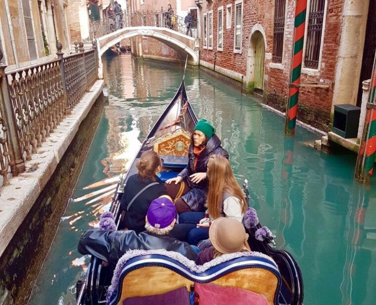 venice-30-min-gondola-ride-on-the-grand-canal-with-guide