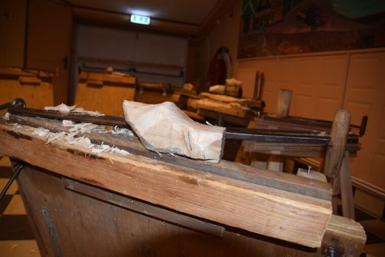 volendam-2-hour-clogmaking-workshop-and-cheese-tour