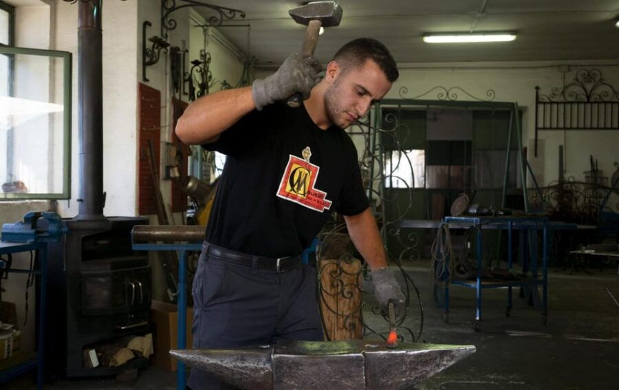 a-day-at-the-forge-creating-a-wrought-iron-souvenir