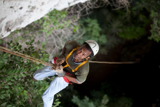 adrenaline-pumping-black-hole-drop-rappelling-at-ian-andersons-caves-branch