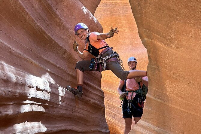 adventurous-canyoneering-slot-canyon-small-group