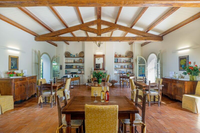 alghero-wine-and-olive-oil-tasting-at-a-local-farm