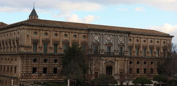 alhambra-and-nasrid-private-walking-tour-with-food-tasting