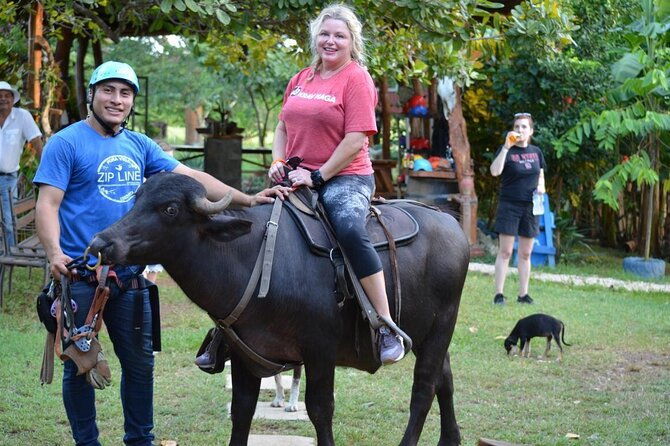 amazing-horseback-riding-in-the-tropical-forest