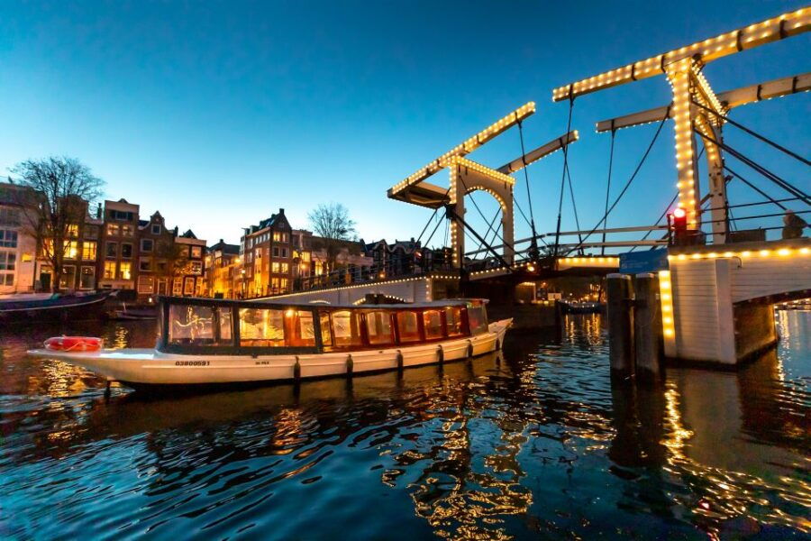 amsterdam-evening-canal-cruise-with-open-bar-on-board