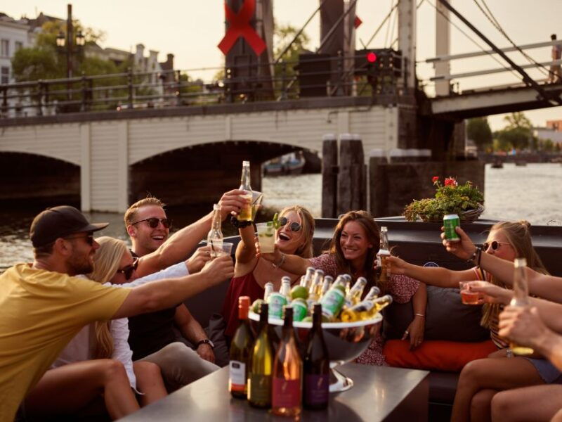 amsterdam-private-bbq-cruise-with-personal-chef-drinks