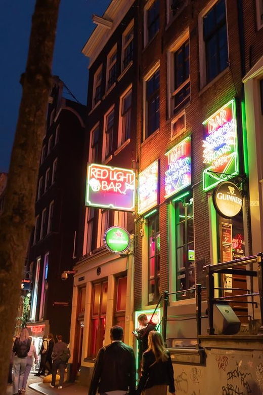 amsterdam-red-light-tour-exclusive-peep-show