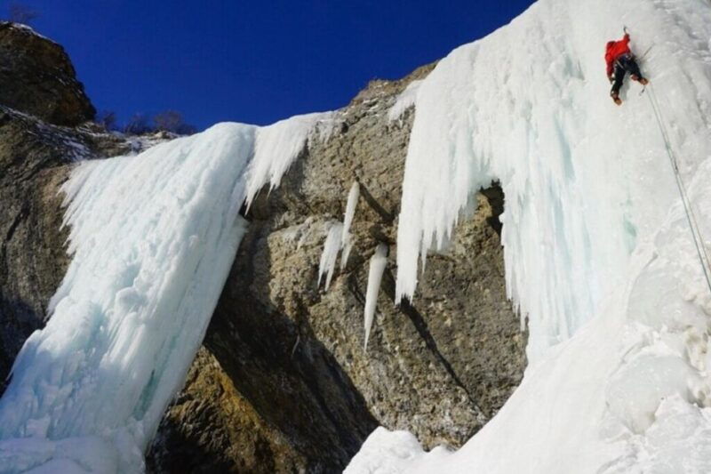 anchorage-knik-glacier-helicopter-and-ice-climbing-tour