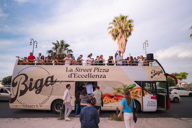 aperitif-on-a-bus-tour-around-the-city-of-palermo